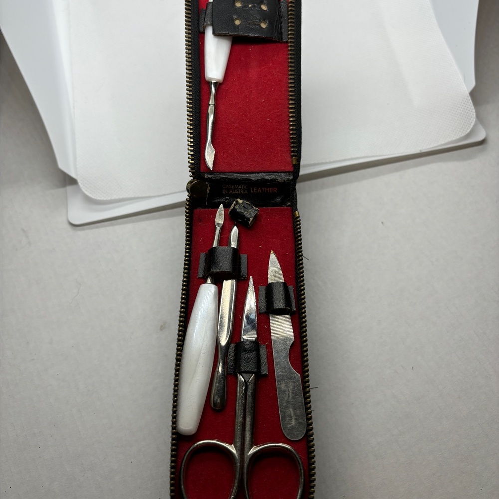 Vintage Gentleman Brush and Manicure Set Built In Zip Around Closure Leather